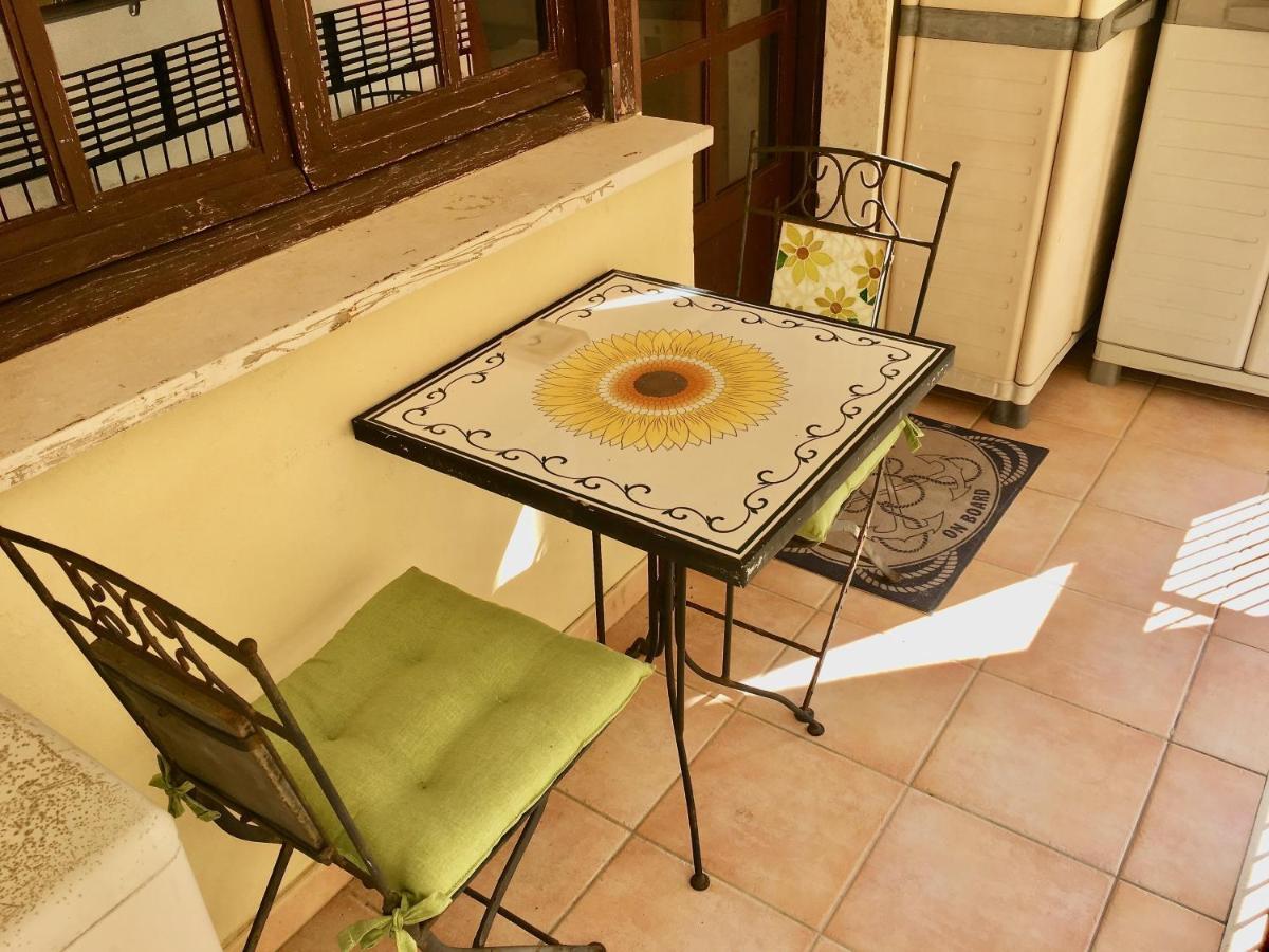 Casa Delfino - Appartamento Centro Storico A Due Passi Dalla Spiaggia & Mare, Porto & Ferrovia チビタベッキア エクステリア 写真